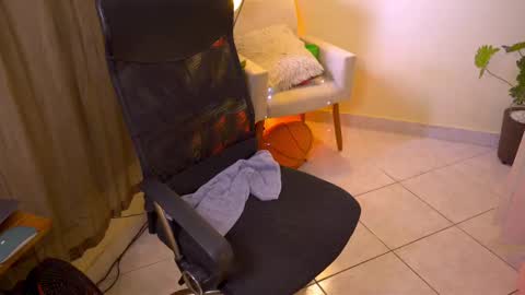 FLORAA online show from November 18, 2025, 10:31 am