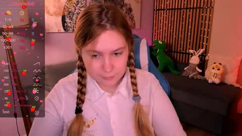 Ellie3 online show from September 19, 2025, 8:31 pm