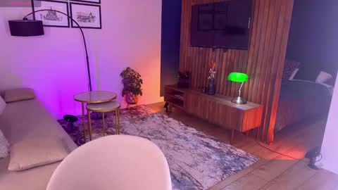 Mikki chan online show from October 23, 2025, 7:51 am