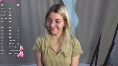 Chloe online show from October 20, 2025, 6:03 am