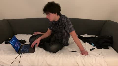 Snapshot of bluskyzz chatting on February 18, 2025, 2:05 am BluSky online show from February 18, 2025, 2:05 am