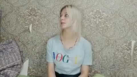 Snapshot of blythemotamedi chatting on December 18, 2025, 11:38 am Alisa online show from December 18, 2025, 11:38 am