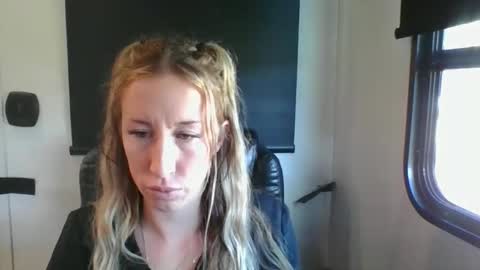 MamaMorgan online show from November 19, 2025, 5:13 pm