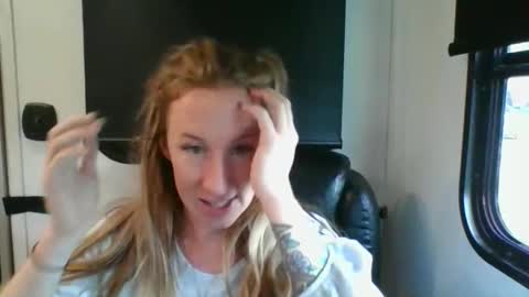 MamaMorgan online show from November 20, 2025, 7:13 pm