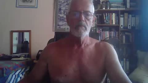 Snapshot of bobbgud chatting on April 19, 2026, 5:40 am Bobbgud online show from April 19, 2026, 5:40 am