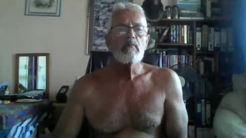 Snapshot of bobbgud chatting on May 24, 2026, 1:49 pm Bobbgud online show from May 24, 2026, 1:49 pm