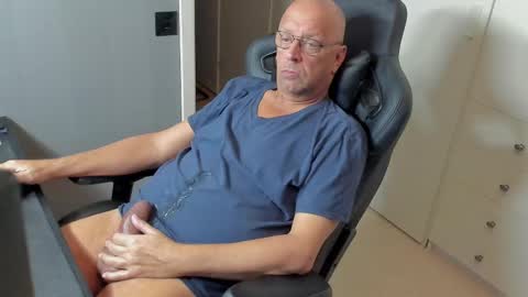 Snapshot of bobo_k chatting on February 12, 2025, 6:30 pm bobo_k online show from February 12, 2025, 6:30 pm