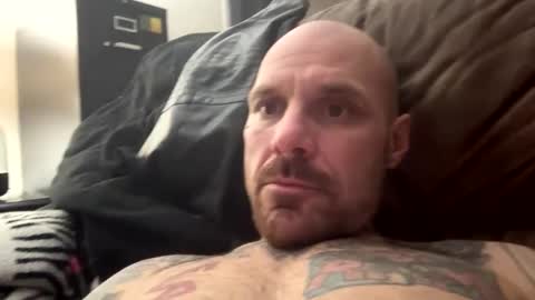 Snapshot of bodyart85_19 chatting on December 23, 2024, 1:35 pm Bodyart85 19 online show from December 23, 2024, 1:35 pm