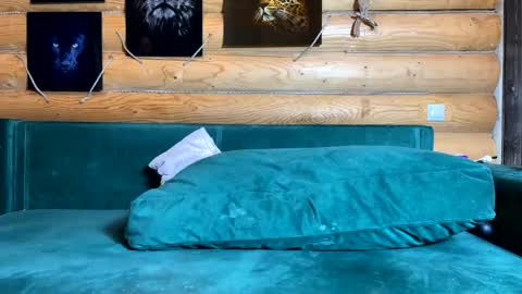 Snapshot of bohemianrhapsody1 chatting on December 3, 2025, 10:57 am Nail and Olivia online show from December 3, 2025, 10:57 am