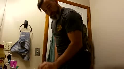 Snapshot of bongripingclitlicker chatting on December 6, 2024, 3:52 am bongripingclitlicker online show from December 6, 2024, 3:52 am