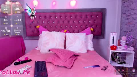 Snapshot of bonn_glow chatting on October 22, 2025, 5:30 am i AM Bonnie online show from October 22, 2025, 5:30 am