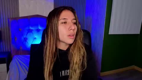 bonnali_lune online show from May 21, 2026, 5:03 am