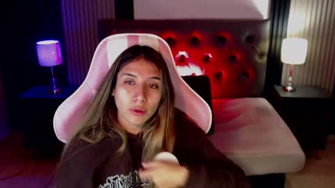 bonnali_lune online show from May 31, 2026, 5:04 am