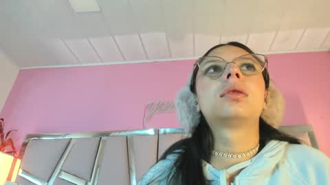 Bonnie  online show from May 19, 2026, 1:39 pm