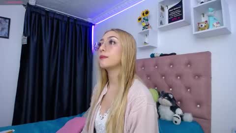 Soffy Brooks Independent model online show from October 24, 2025, 3:25 am