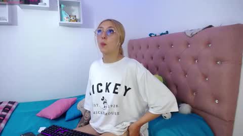 Soffy Brooks Independent model online show from October 28, 2025, 5:11 am