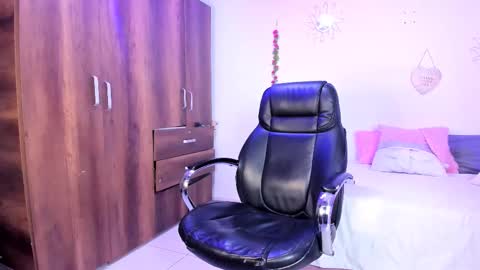 Snapshot of bonny_greylm chatting on December 17, 2025, 5:30 pm sofia online show from December 17, 2025, 5:30 pm