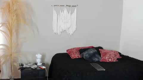 Snapshot of bonny_honey_ chatting on May 19, 2026, 8:37 pm Bonny online show from May 19, 2026, 8:37 pm