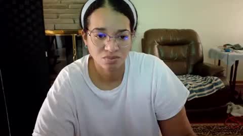 Queen Bon Vivantt online show from December 1, 2025, 2:00 pm