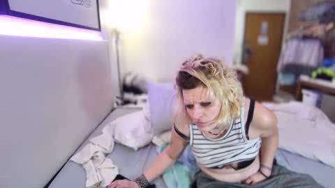 Snapshot of boobookittyfuxx chatting on October 31, 2025, 1:50 am boobookittyfuxx online show from October 31, 2025, 1:50 am