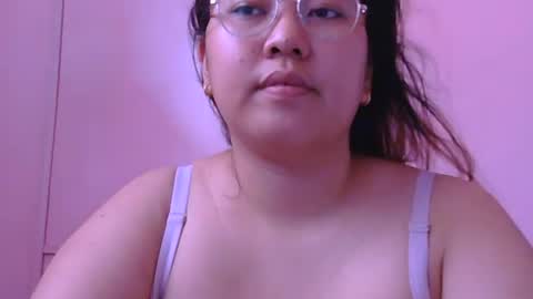 Snapshot of boobsiemarie chatting on June 21, 2026, 7:44 am MommyMarie-Singlemom of 2. online show from June 21, 2026, 7:44 am