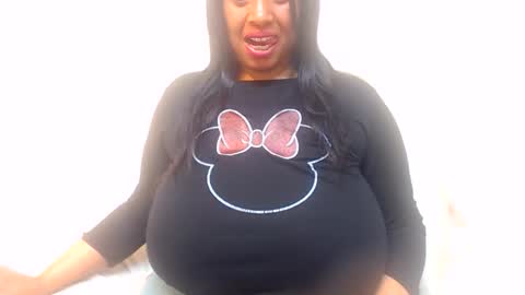 Snapshot of boobyqueen24 chatting on June 1, 2026, 5:25 pm boobyqueen online show from June 1, 2026, 5:25 pm