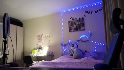 Milena online show from February 4, 2026, 3:34 am