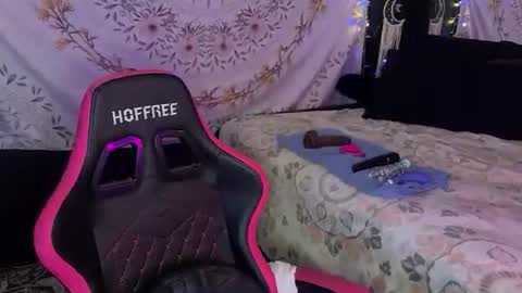 BossMom online show from October 26, 2025, 6:03 pm