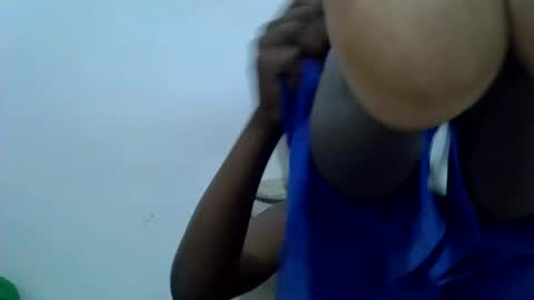 Snapshot of bouncy_vee chatting on April 6, 2026, 11:33 am bouncy_vee online show from April 6, 2026, 11:33 am