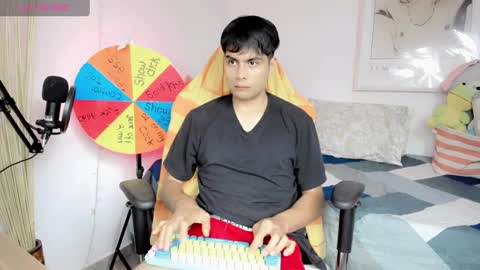 Snapshot of boy_andy__ chatting on January 4, 2025, 7:44 pm Aaron online show from January 4, 2025, 7:44 pm