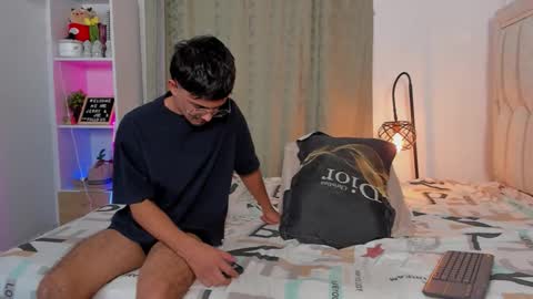 Snapshot of boy_jerry chatting on February 2, 2026, 8:13 am boy_jerry online show from February 2, 2026, 8:13 am