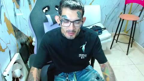 boy_tatto77 online show from March 15, 2026, 1:17 pm