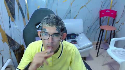 boy_tatto77 online show from March 16, 2026, 12:42 pm