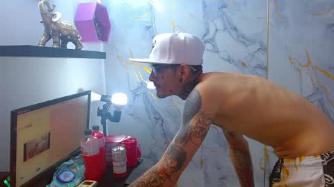 boy_tatto77 online show from March 25, 2026, 1:06 pm