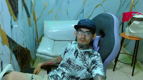 boy_tatto77 online show from March 31, 2026, 12:05 pm