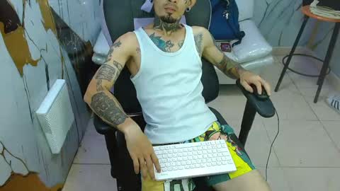 boy_tatto77 online show from May 20, 2026, 2:23 pm