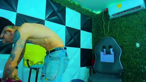 boy_tatto77 online show from May 21, 2026, 3:08 pm