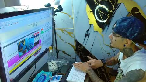 boy_tatto77 online show from June 3, 2026, 11:35 am