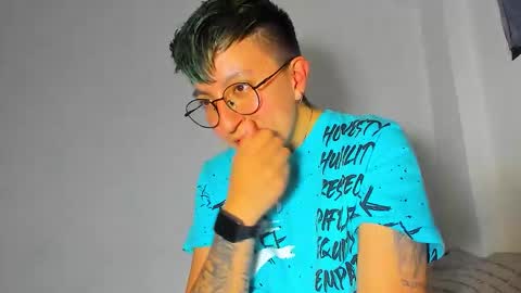 Edward ftm trans queerslave online show from December 17, 2025, 2:17 am