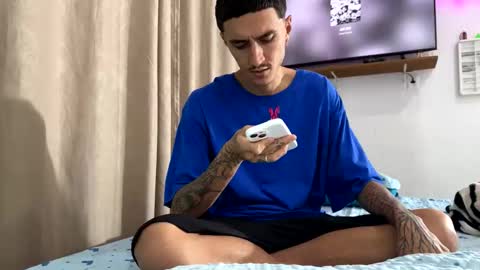 Snapshot of boybisexual33 chatting on January 7, 2026, 1:41 am Couple Cuckold online show from January 7, 2026, 1:41 am