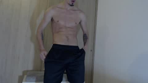 Snapshot of boyfriend_fuckme chatting on April 8, 2026, 10:43 pm Felipe online show from April 8, 2026, 10:43 pm
