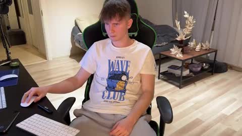 Snapshot of boykik chatting on December 15, 2024, 5:53 pm Eddie online show from December 15, 2024, 5:53 pm