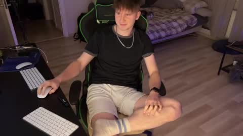 Snapshot of boykik chatting on December 16, 2024, 10:56 pm Eddie online show from December 16, 2024, 10:56 pm