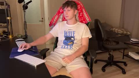 Snapshot of boykik chatting on January 4, 2025, 11:27 pm Eddie online show from January 4, 2025, 11:27 pm