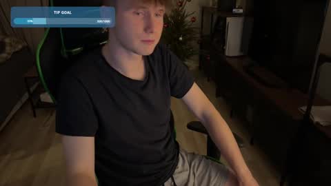 Snapshot of boykik chatting on January 7, 2025, 4:08 am Eddie online show from January 7, 2025, 4:08 am