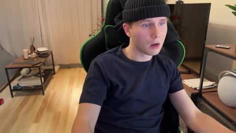 Snapshot of boykik chatting on January 13, 2025, 8:26 pm Eddie online show from January 13, 2025, 8:26 pm