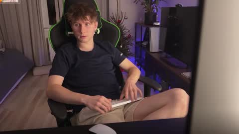 Snapshot of boykik chatting on January 15, 2025, 11:30 pm Eddie online show from January 15, 2025, 11:30 pm