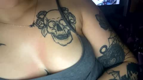 Snapshot of bpdqueen1989 chatting on October 28, 2025, 9:24 am bpdqueen1989 online show from October 28, 2025, 9:24 am