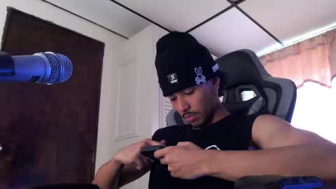 Snapshot of bra_c chatting on April 15, 2026, 5:53 pm bra_c online show from April 15, 2026, 5:53 pm