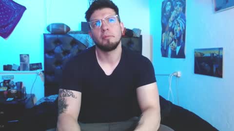 brad hot boy online show from December 17, 2025, 3:18 pm